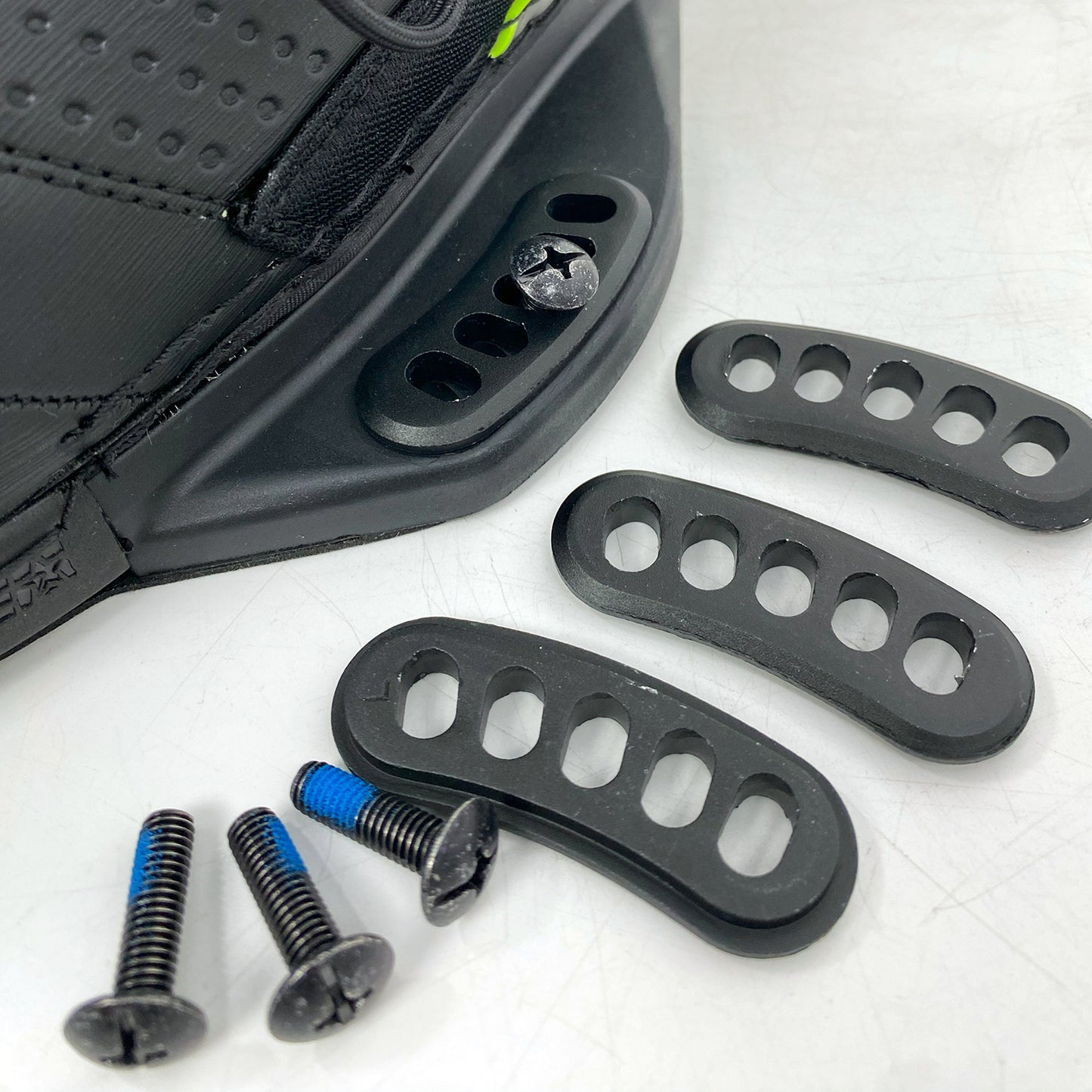 Jobe Charge Wakeboard Bindings チャージ ウェイクボード ビンディング 393022001